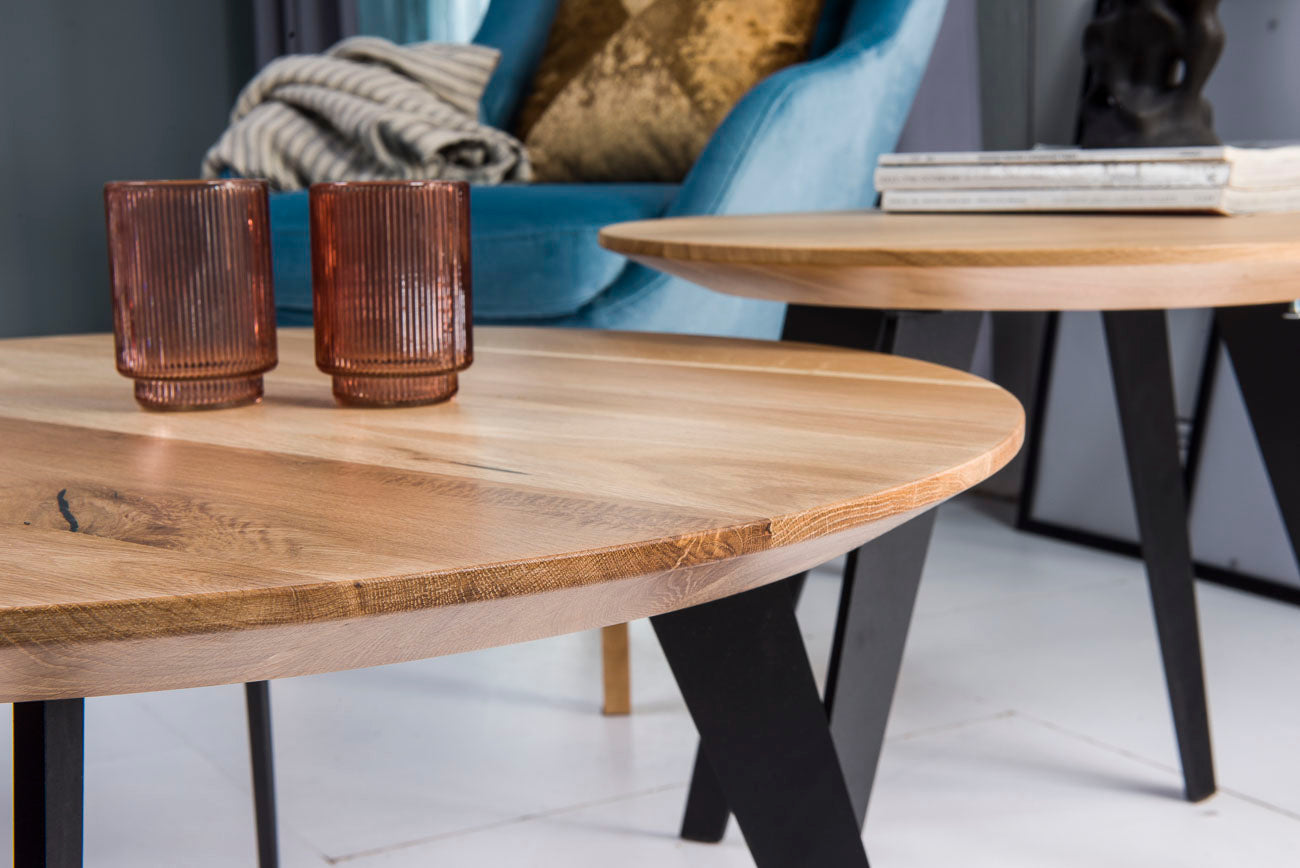 CALIPSO elegancki stolik kawowy z litego dębu z metalowymi nogami