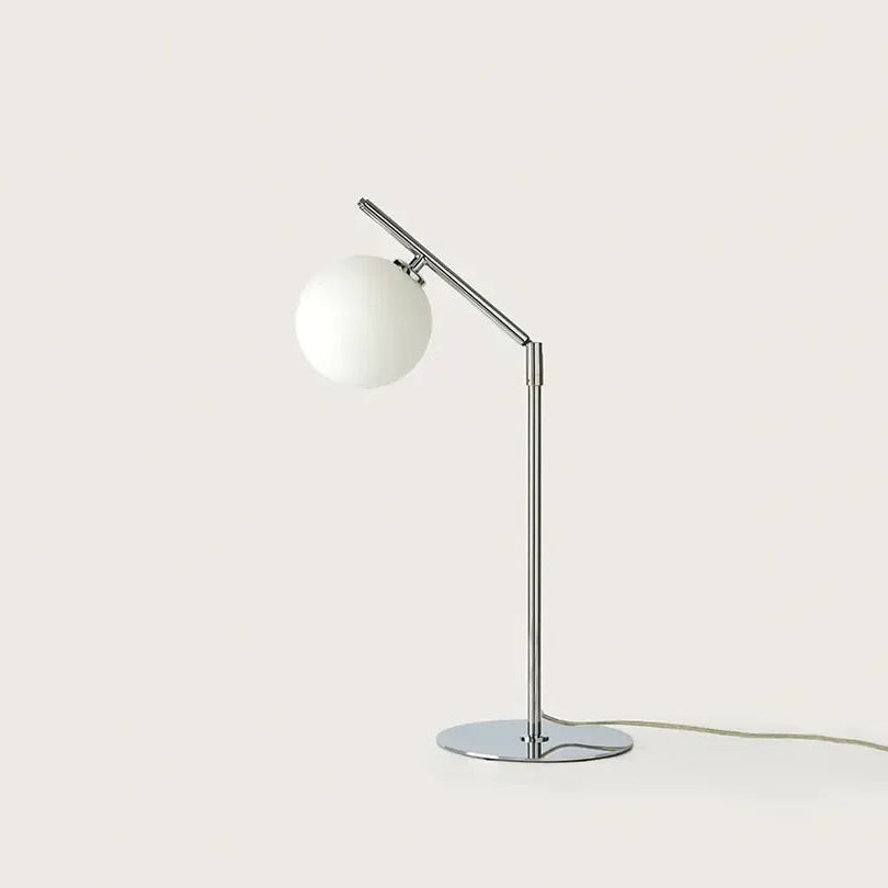 Endo – lampa stołowa z opalowym szkłem
