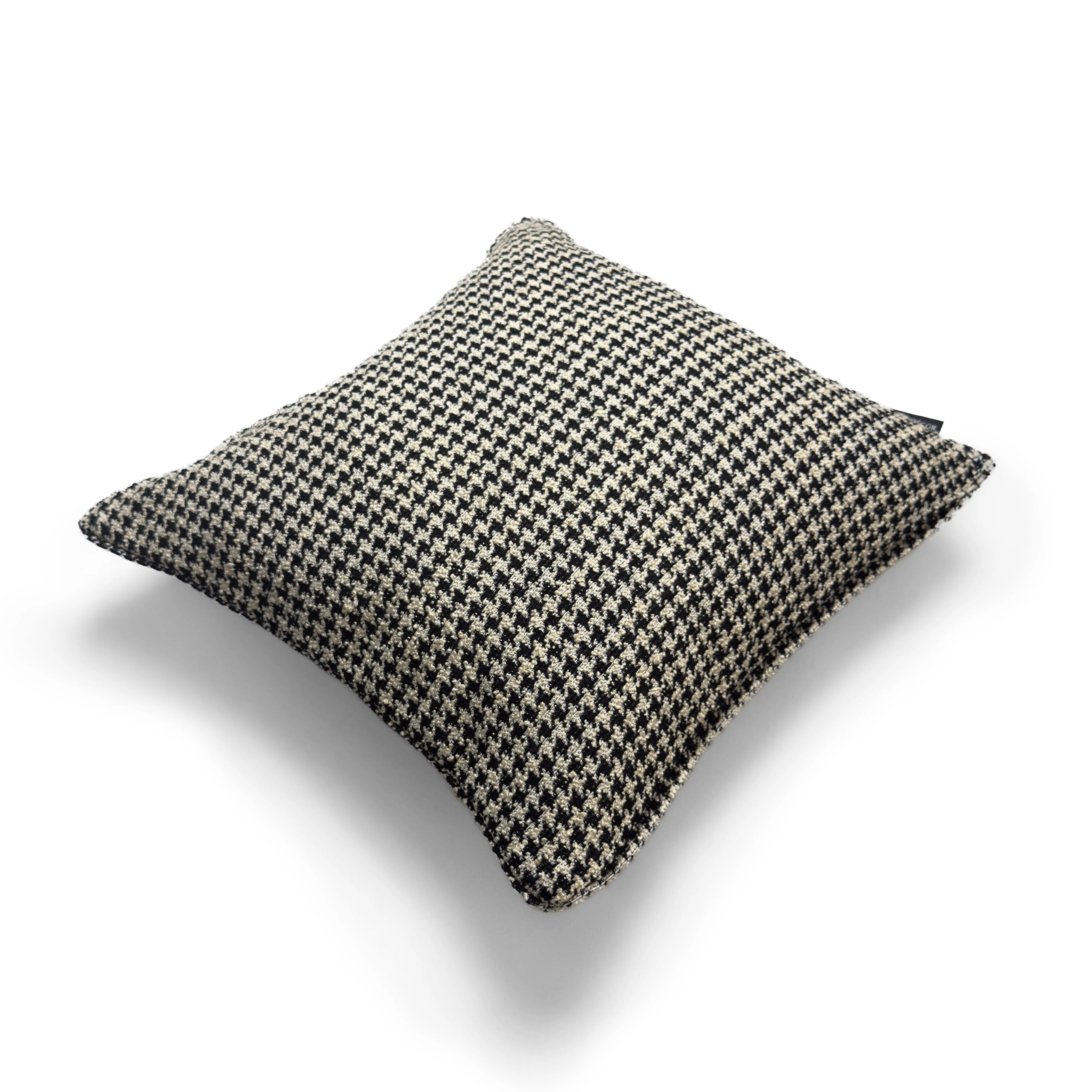 Poduszka dekoracyjna Madame w pepitkę – 45×45