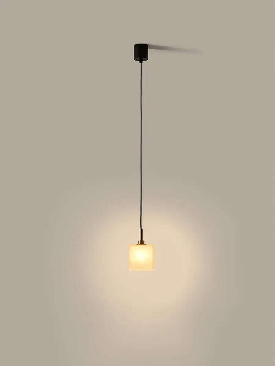 Cubic S – lampa wisząca z alabastru