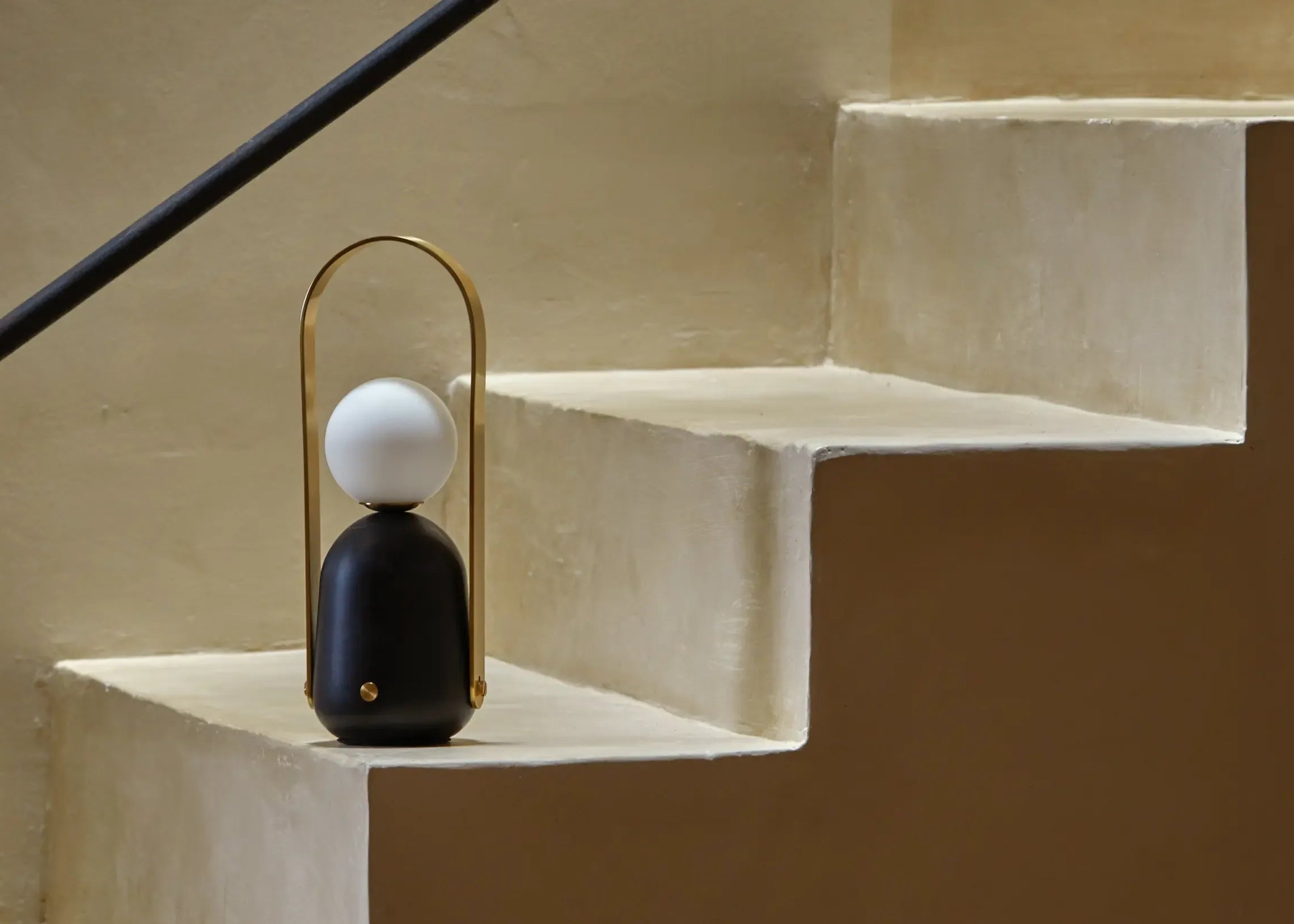 Nano – przenośna lampa stołowa LED