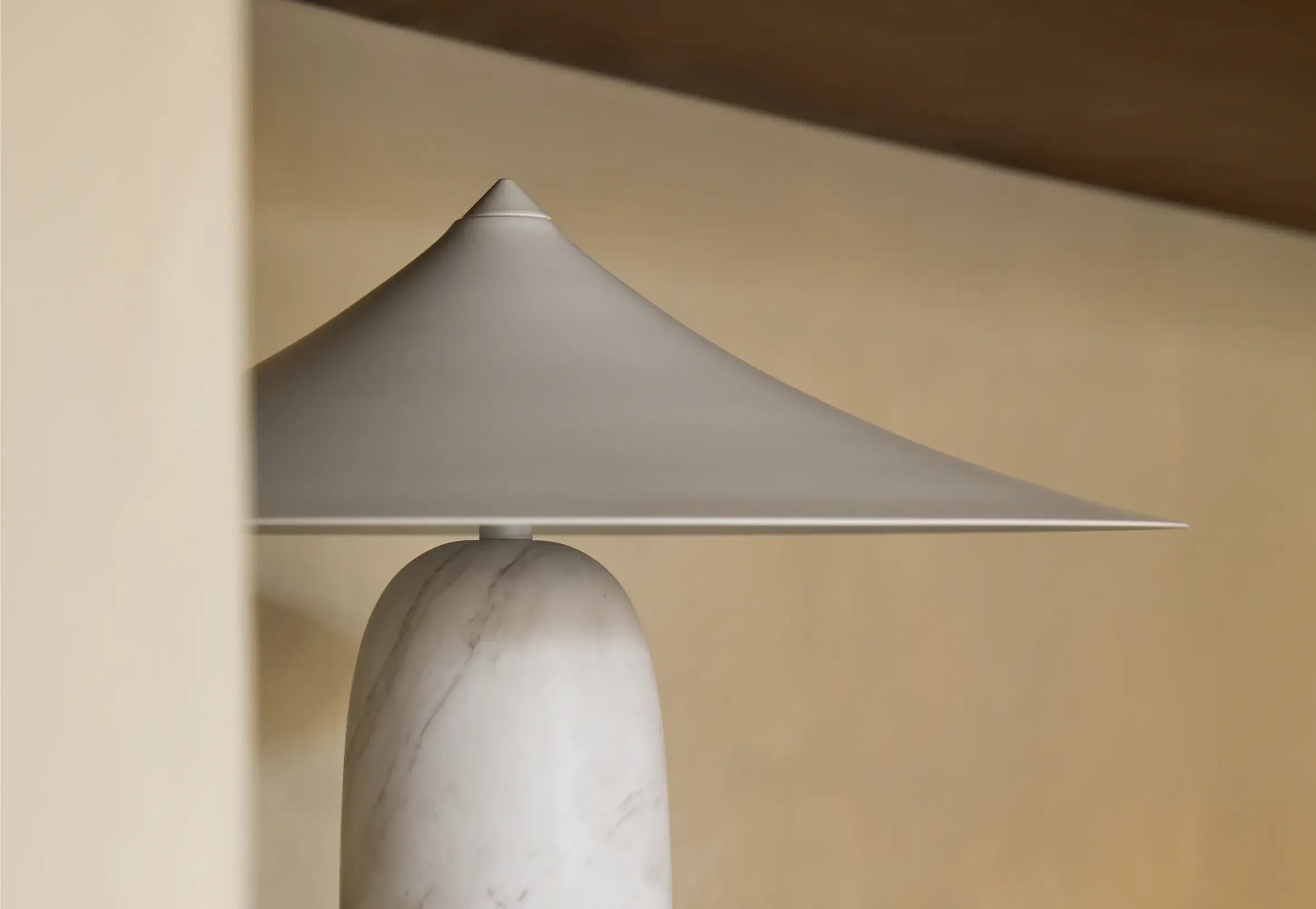 Kine – lampa stołowa LED