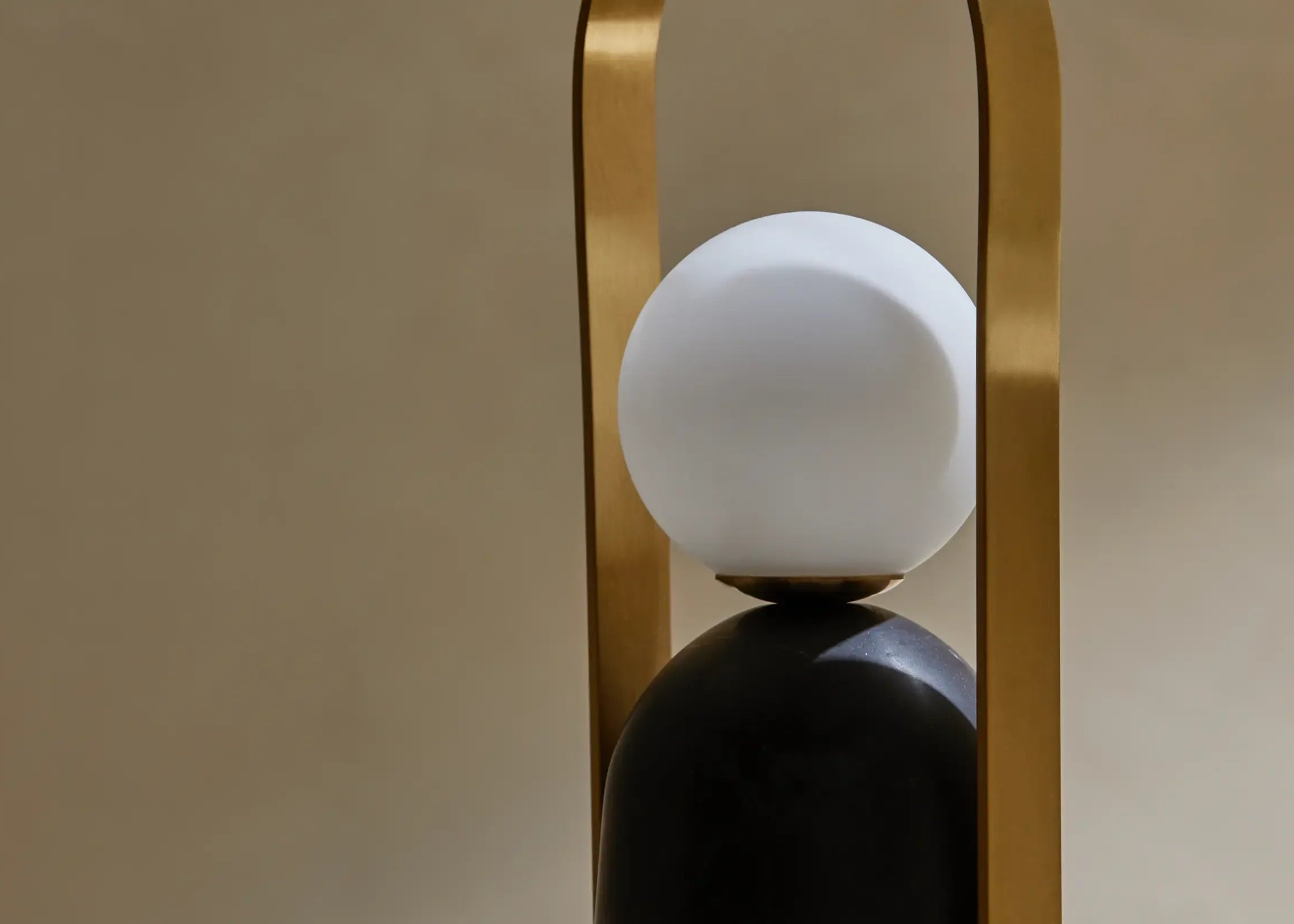 Nano – przenośna lampa stołowa LED