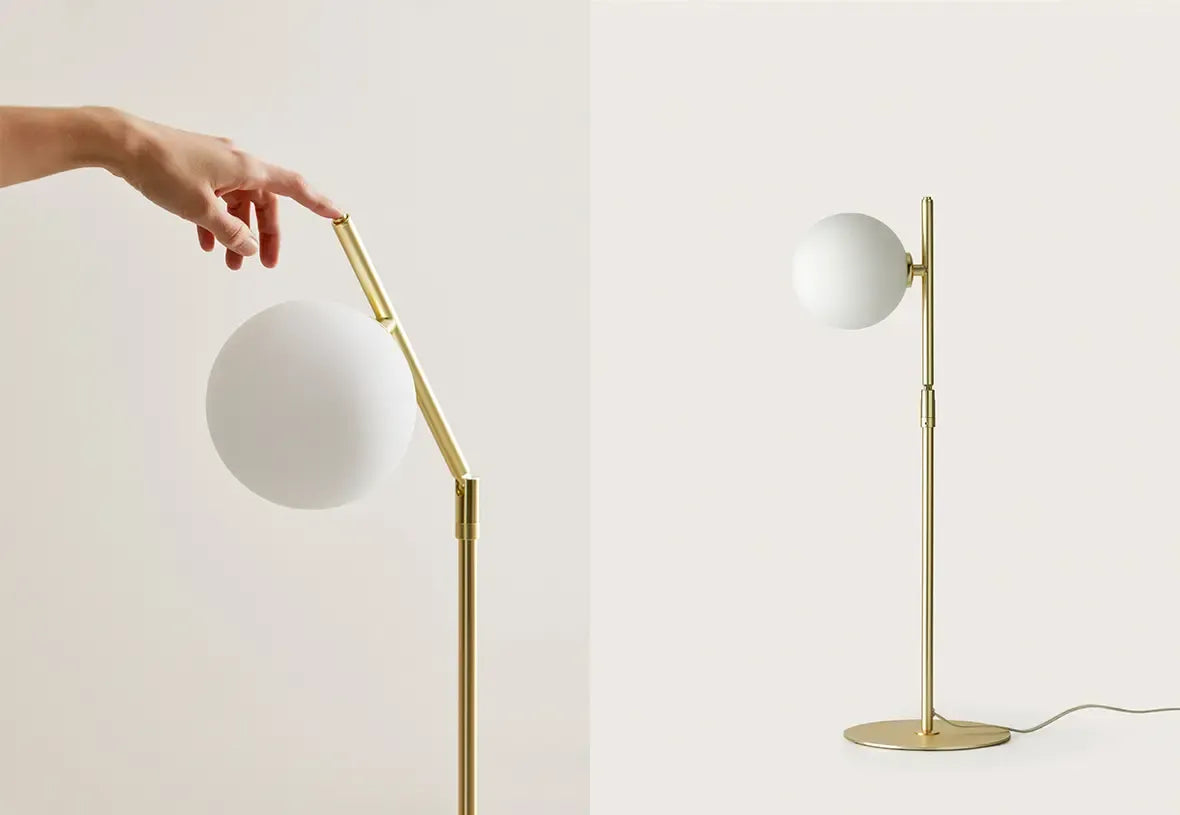 Endo – lampa stołowa z opalowym szkłem