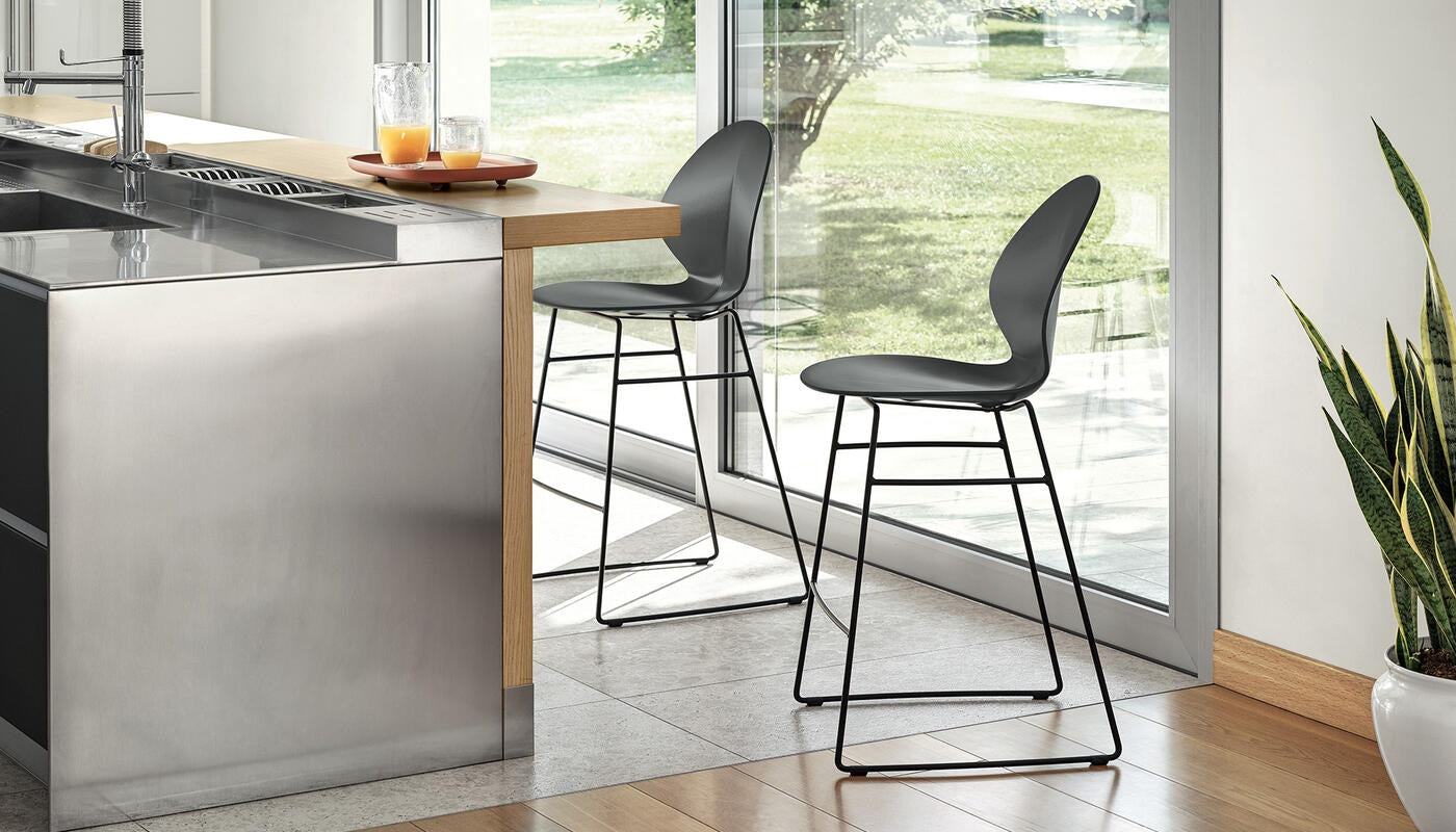 Hoker Basil na płozach 66,5 cm Calligaris