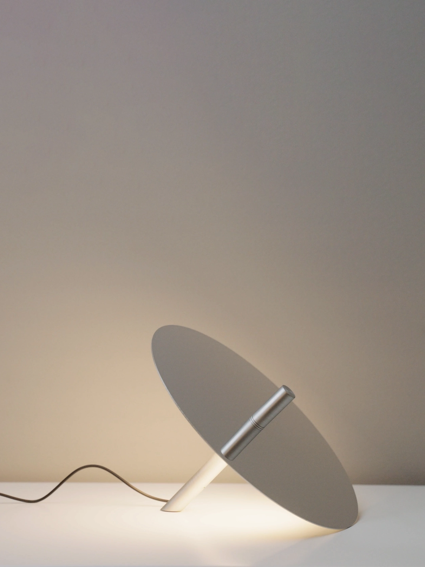 Lampa stołowa Millimetro – Luceplan