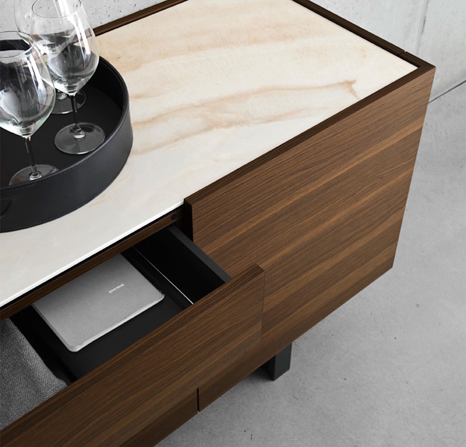 Komoda Horizon 4-drzwiowa 210 cm na cylindrycznej podstawie Calligaris
