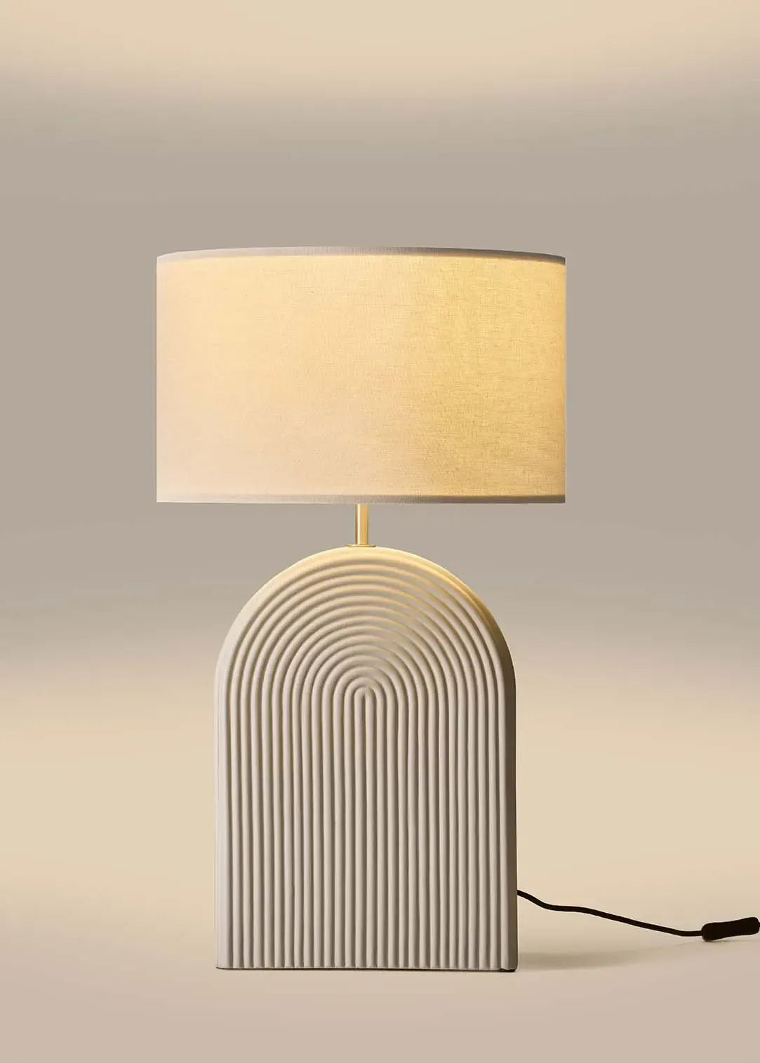 Lopo – lampa stołowa z abażurem