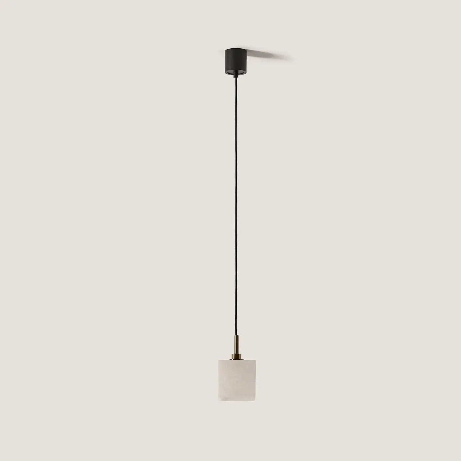 Cubic S – lampa wisząca z alabastru