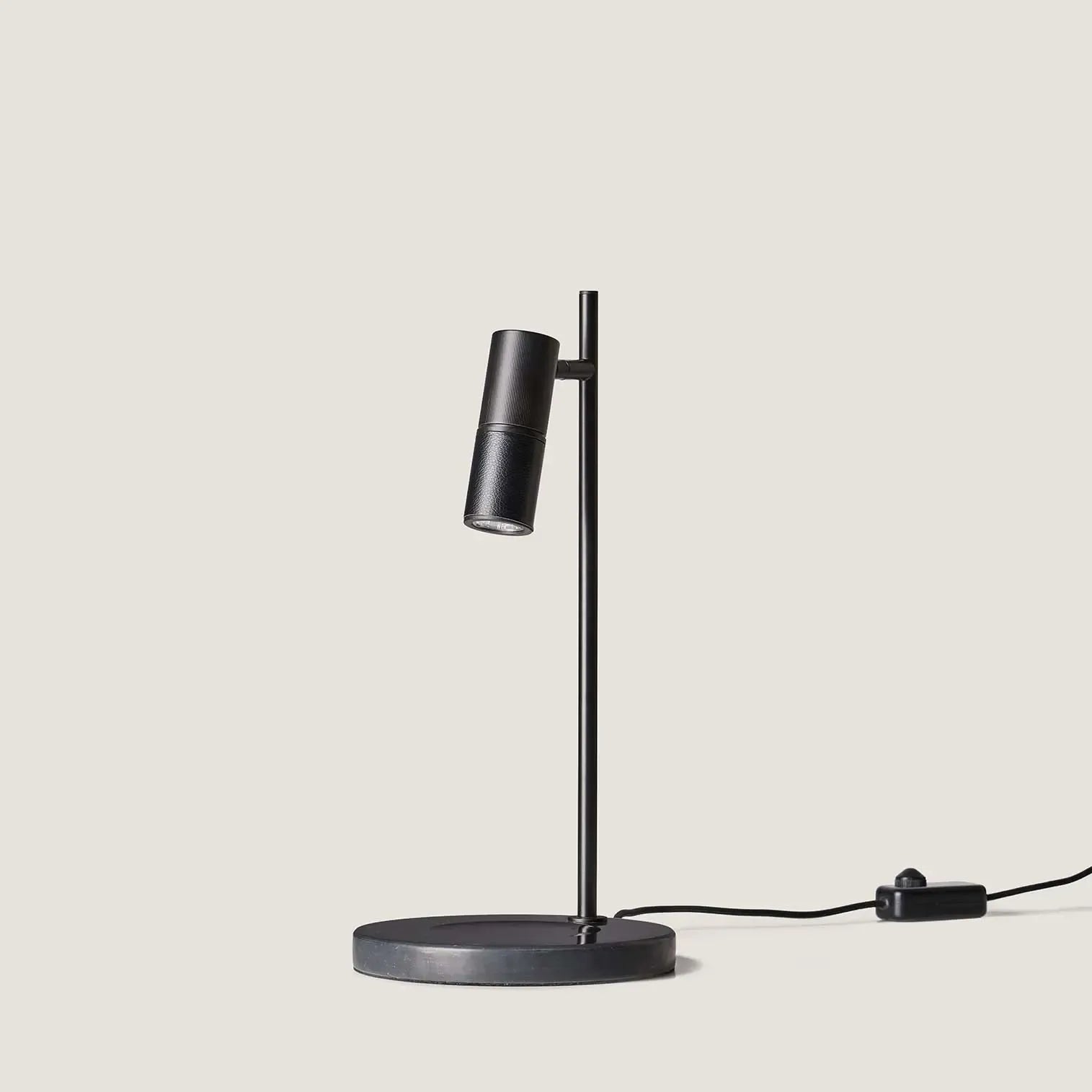 Tura C – lampa stołowa LED