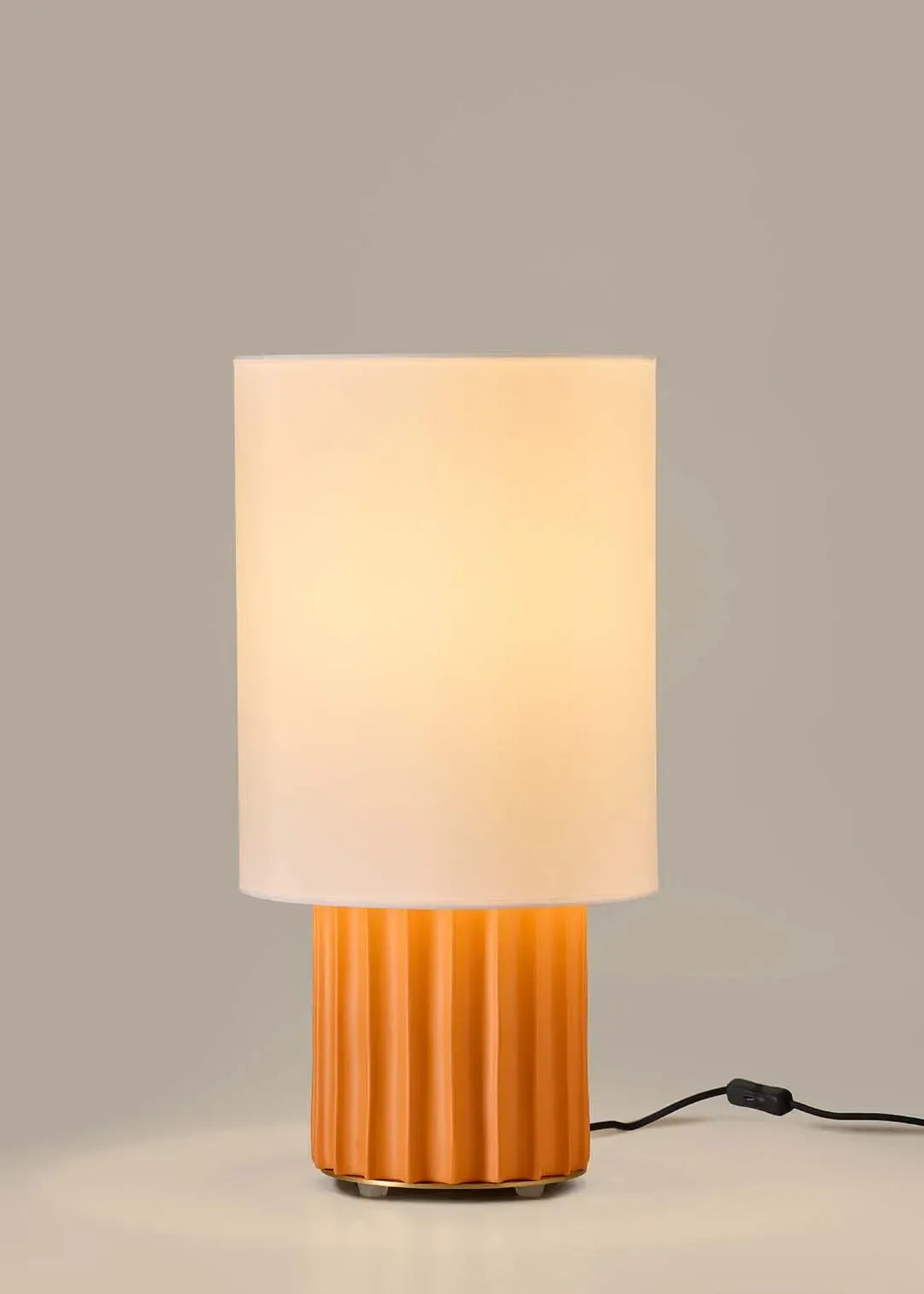 Dena – lampa stołowa
