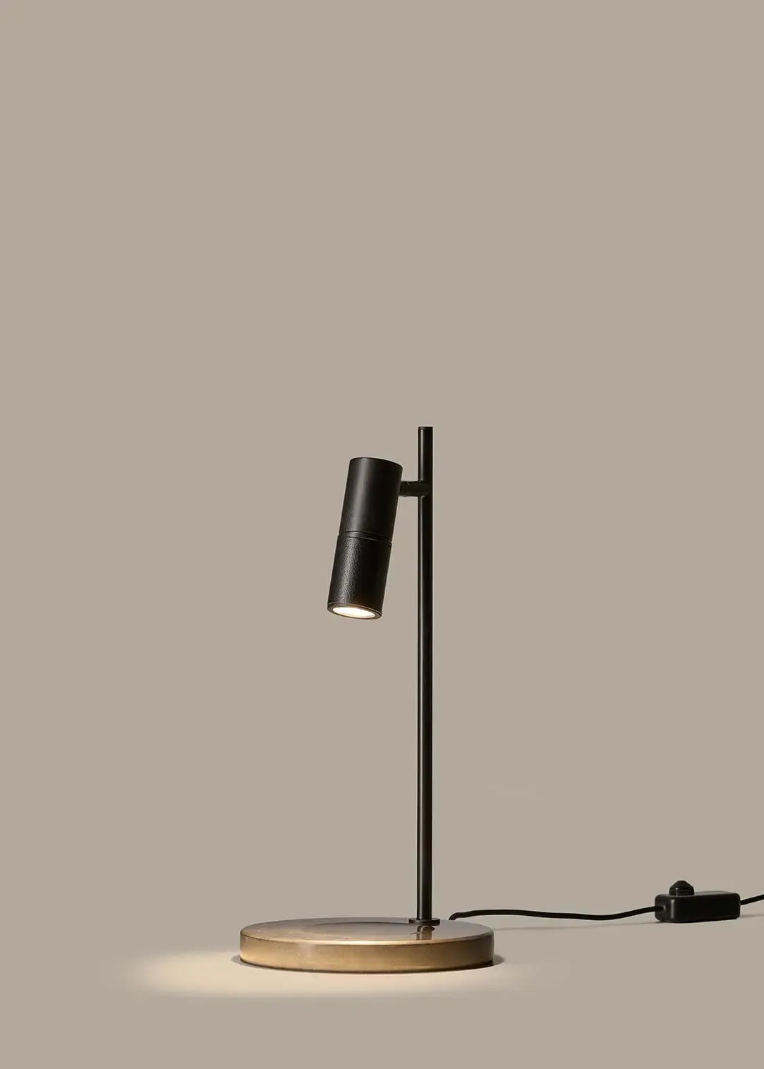 Tura C – lampa stołowa LED