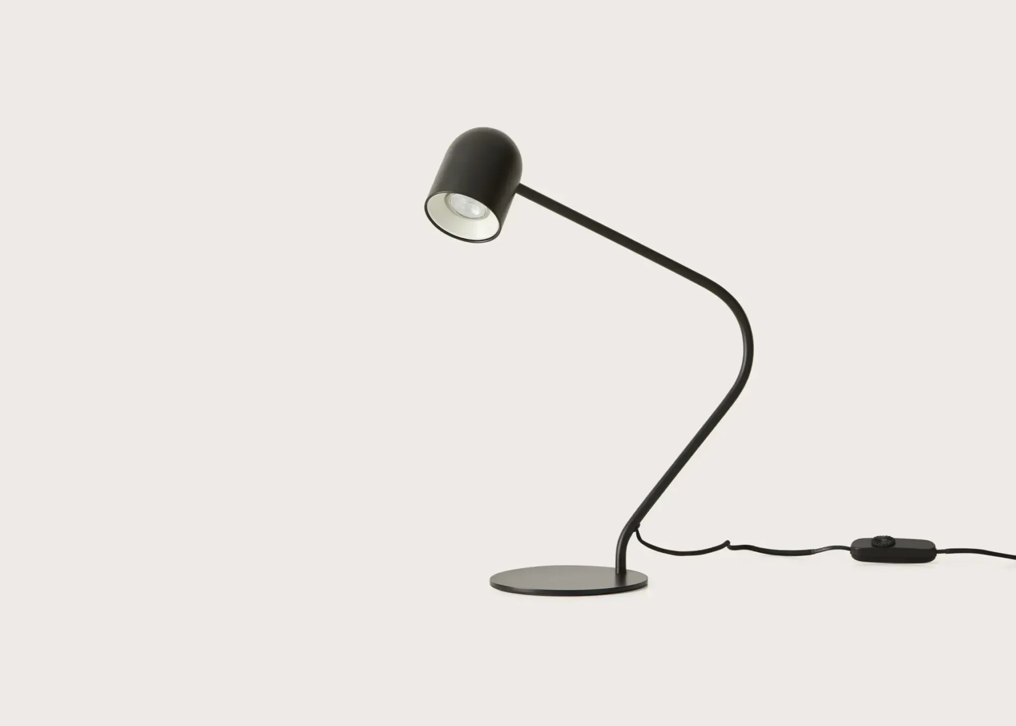 Pipe – lampa stołowa