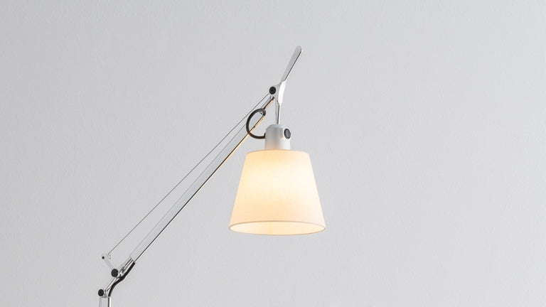 Tolomeo Basculante Reading – lampa podłogowa z abażurem