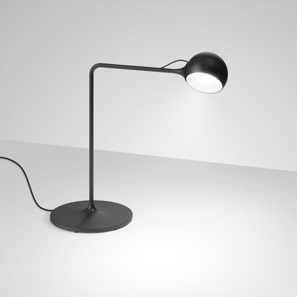 Ixa – antracytowa lampa stołowa LED